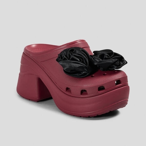 Stylish Women's Platform Clogs with Black Accents - Picture 2 of 5